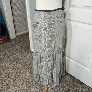 Free People Floral Patterned Gray Skirt in size 6